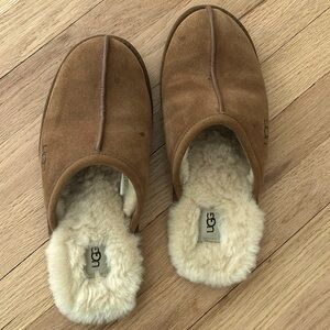 Men’s Ugg slippers size 10. Used but in decent condition.